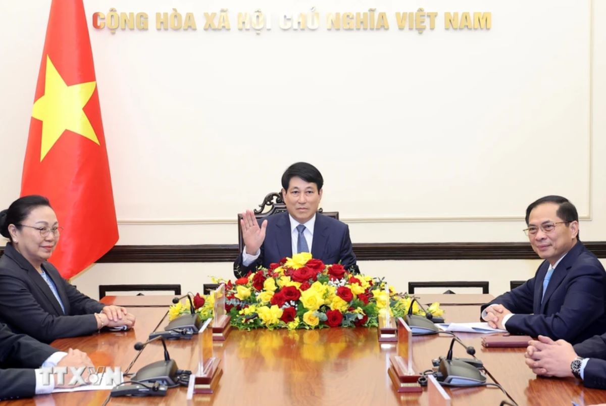 President Luong Cuong held online talks with Lao Party General Secretary and President Thongloun Sisoulith. Photo: VNA