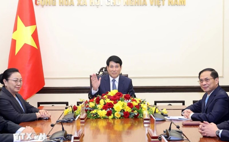 President Luong Cuong held online talks with Lao Party General Secretary and President Thongloun Sisoulith. Photo: VNA