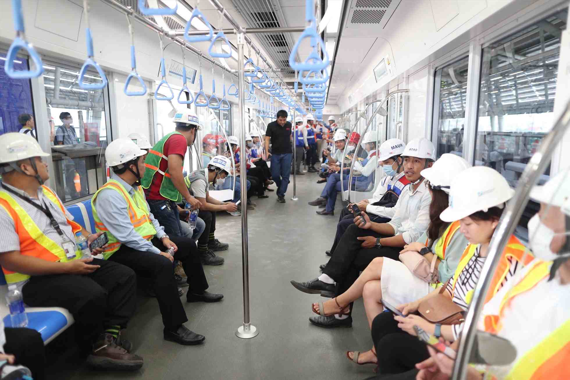 Metro số 1 có giá vé từ 6.000 - 20.000 đồng mỗi lượt.  Ảnh: Anh Tú