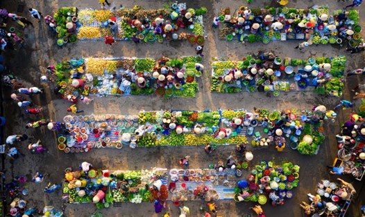 Khu chợ “chồm hổm” nhìn từ trên cao.