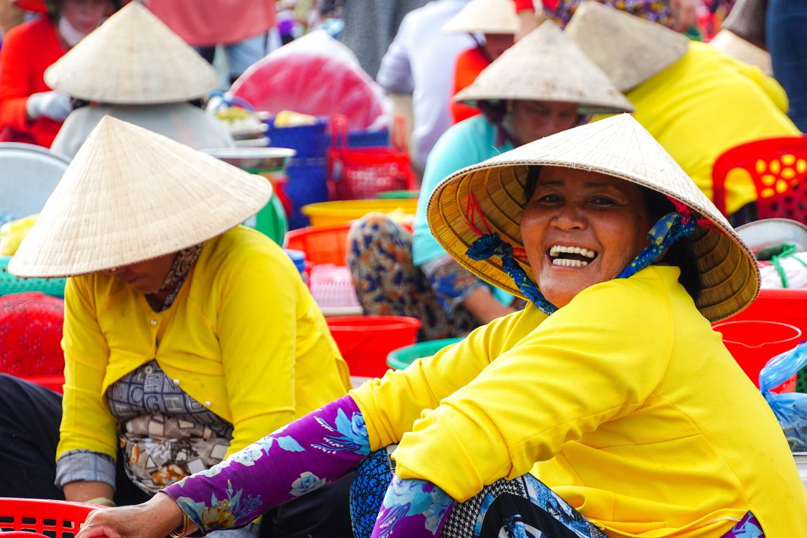 Nhung nu cuoi cua tieu thuong cho “chom hom”.