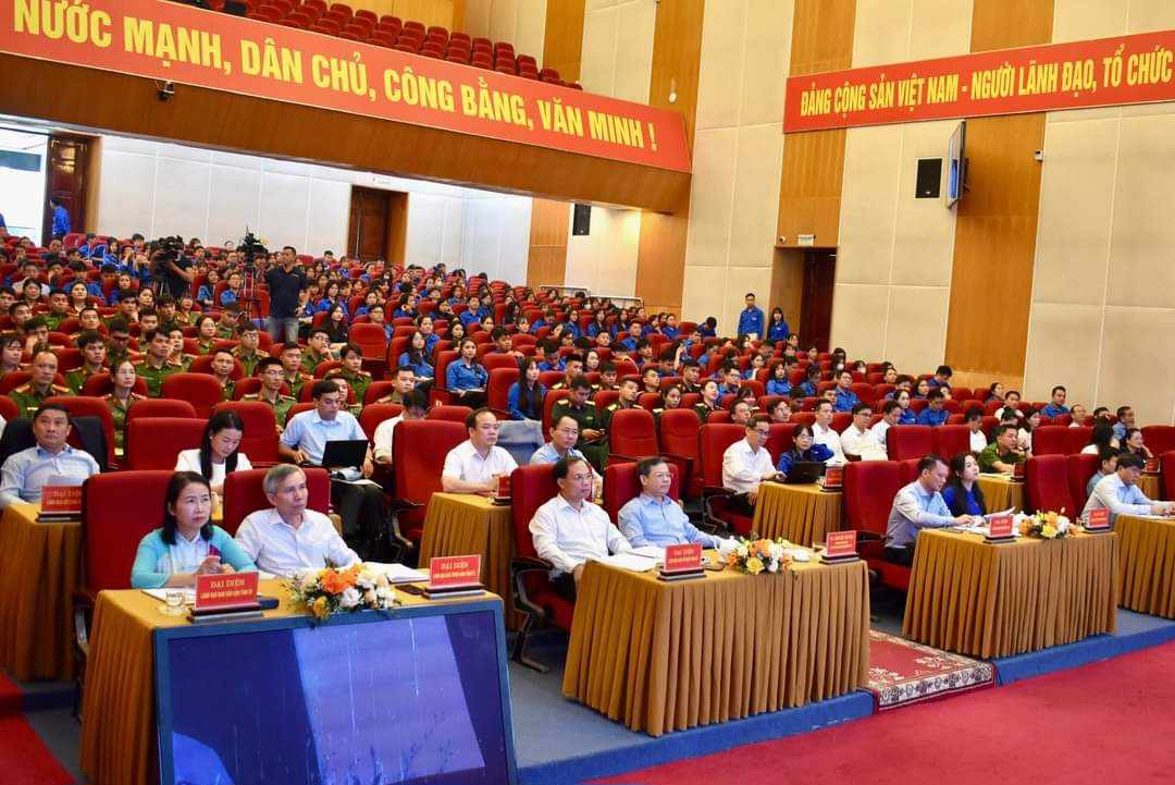 Các đại biểu tham dự hội nghị đối thoại với thanh niên. Ảnh: Phong Quang