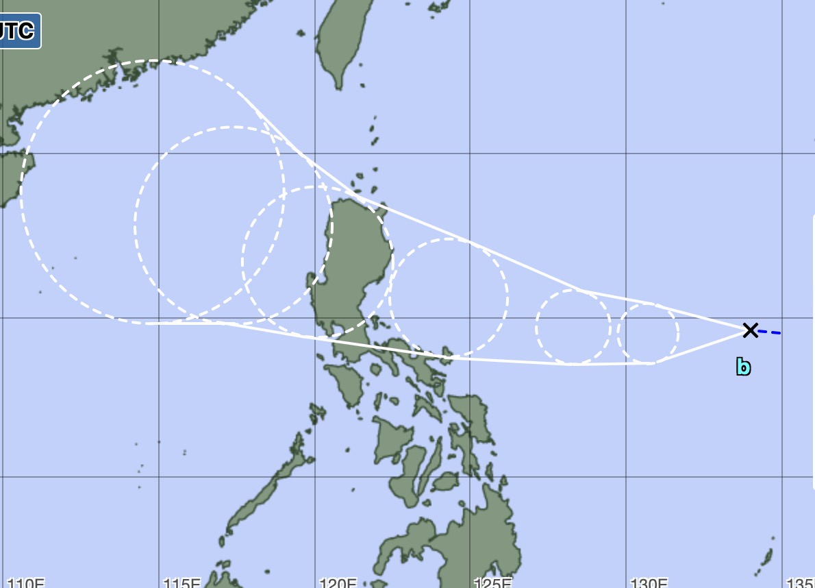 Du bao duong di cua ap thap gan Philippines du kien manh len thanh bao so 8 o Bien Dong ngay sau Yinxing. Anh: JMA