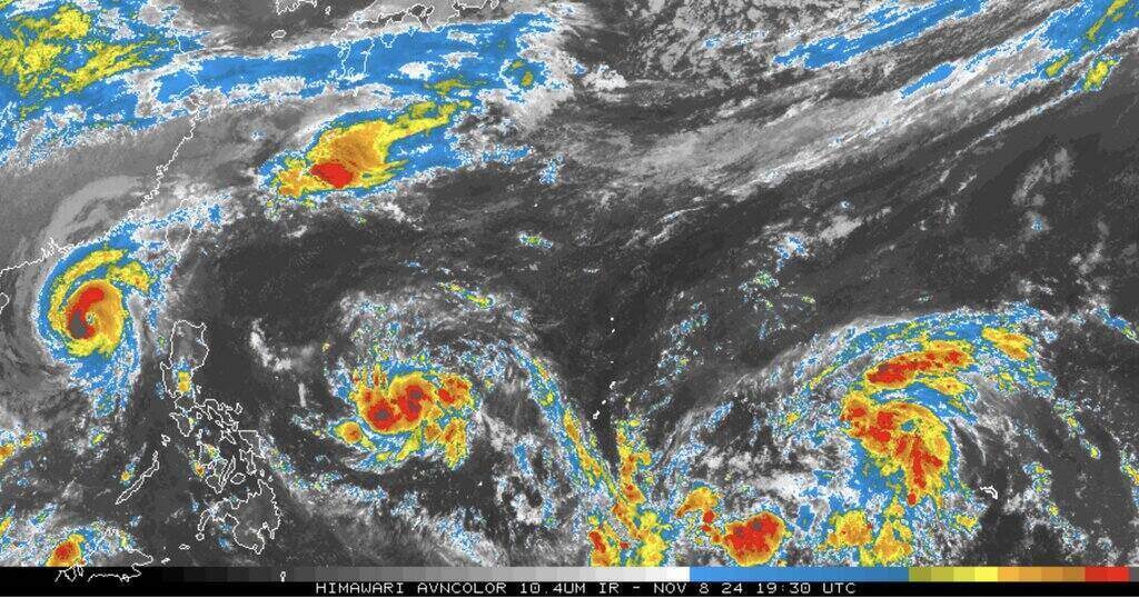 Trung tam Canh bao bao Lien Hop cua Hai quan My du bao co 3 ap thap dang hinh thanh gan Philippines. Anh: NOAA