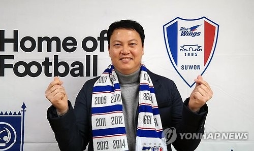 Mr. Lee Won-jae is the goalkeeper coach of the Vietnamese national team. Photo: Yonhap