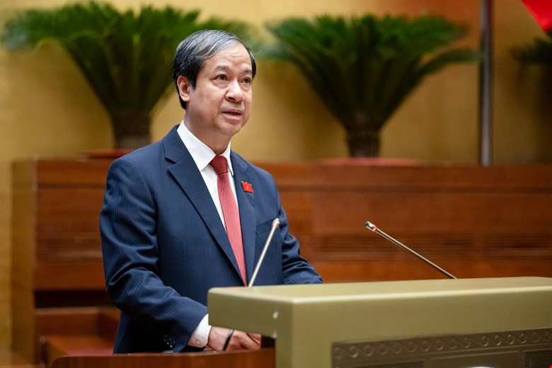 Minister of Education and Training Nguyen Kim Son presents the draft Law on Teachers. Photo: Pham Thang