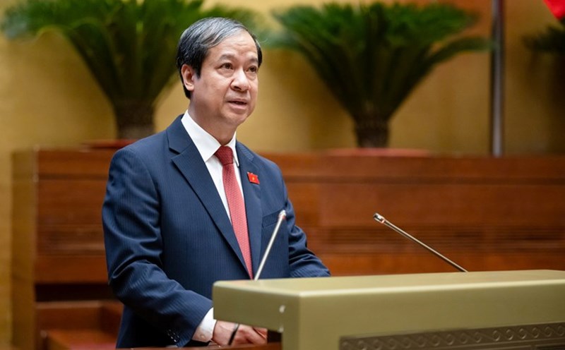 Minister of Education and Training Nguyen Kim Son presents the draft Law on Teachers. Photo: Pham Thang