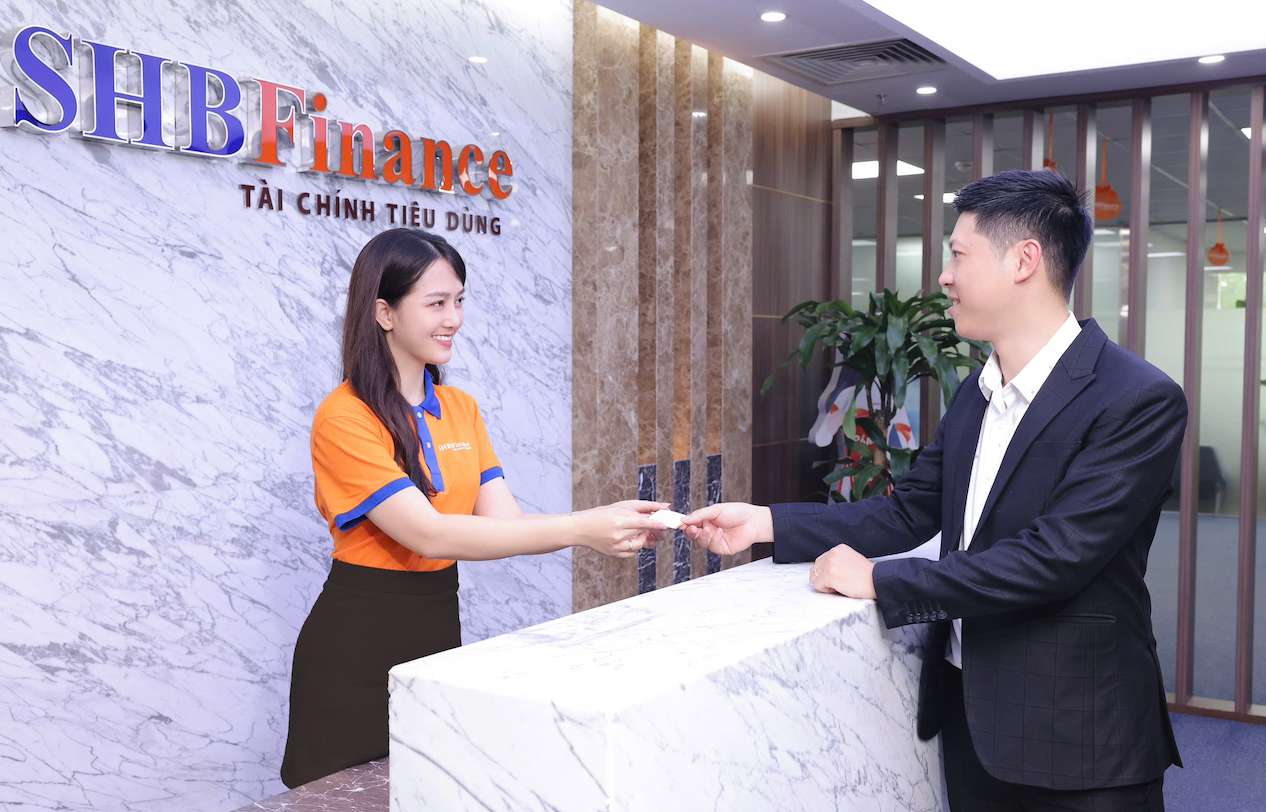Recently, SHB announced the Resolution approving the sale/transfer of capital at SHBFinance to partners. Photo: SHB
