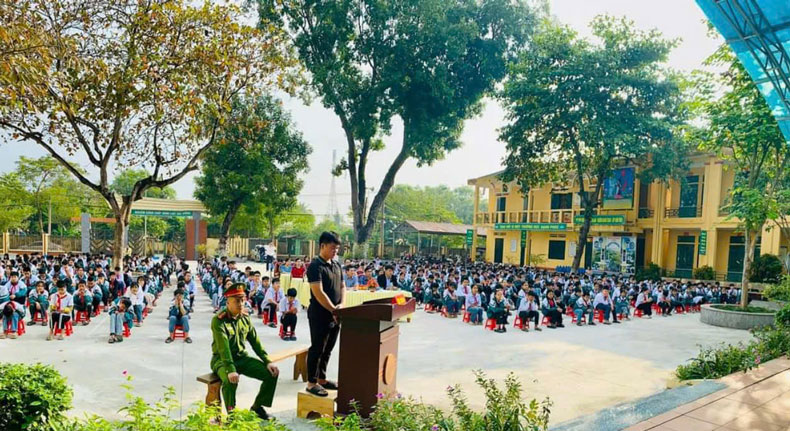 The program was organized to respond to Vietnam Law Day (November 9). Photo: An Vi