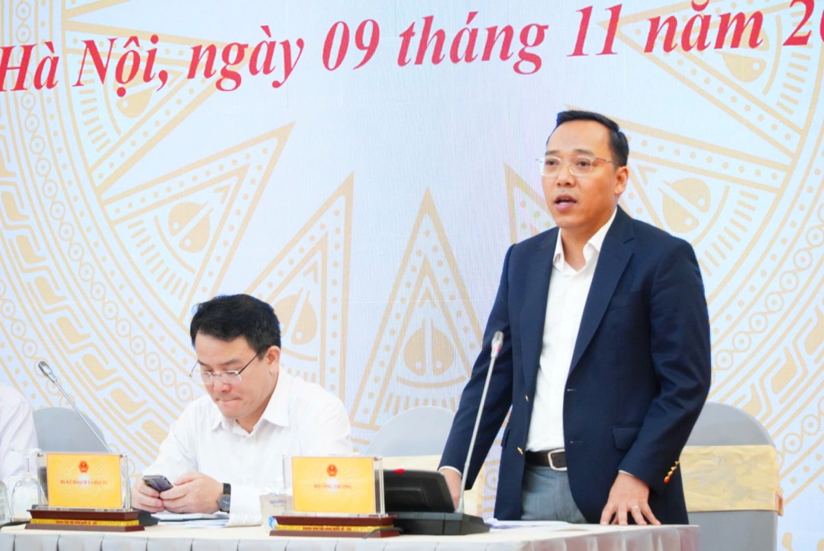 Deputy Minister of Industry and Trade Nguyen Hoang Long said that Temu and Shein exchanges are registering to operate in Vietnam. Photo: Pham Dong