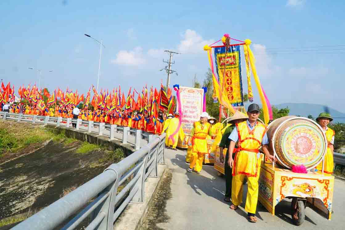 The special procession of Quan Hoang Muoi. Photo: Thu Hang.