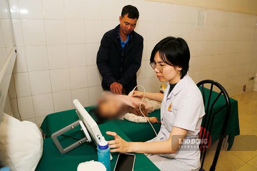 Children receive free heart screening in Dien Bien. Photo: Quang Dat