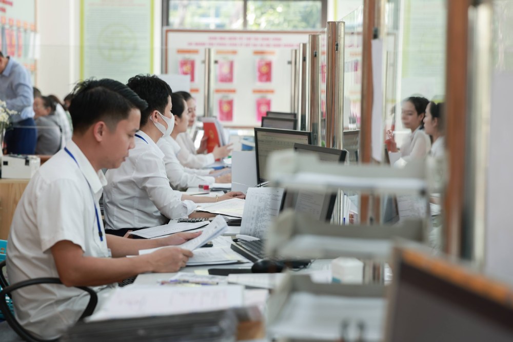 Officials, civil servants, public employees and workers in the public sector expressed their expectation of a salary increase in 2026. Illustration photo: Ai Van