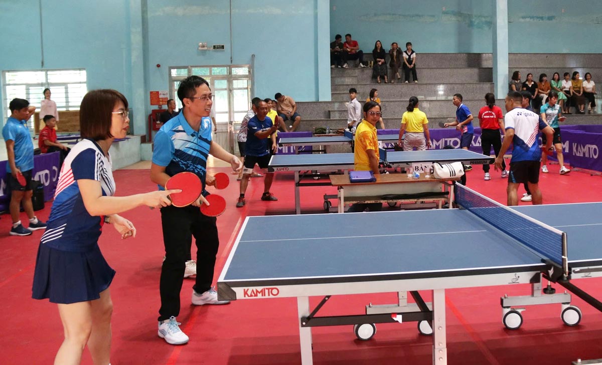 Athletes participating in the 2024 Thai Binh Province Education Sector Table Tennis Tournament. Photo: Ba Manh