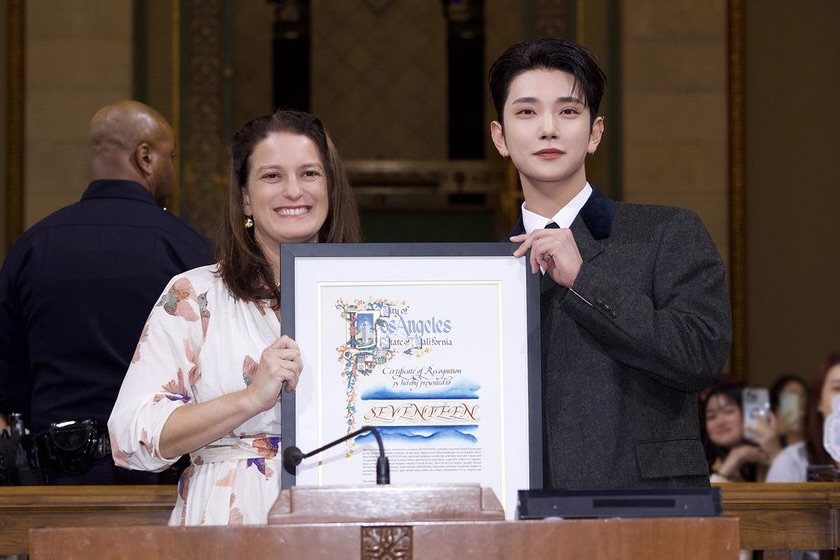 Joshua received a certificate of merit from the city of Los Angeles on behalf of Seventeen. Photo: Yonhap