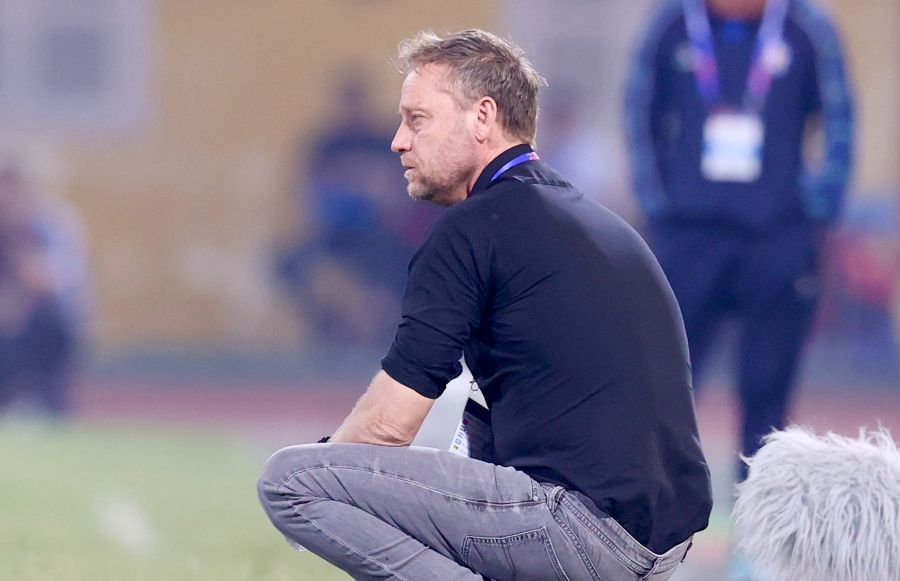 Coach Mano Polking of the Hanoi Police team. Photo: Minh Dan