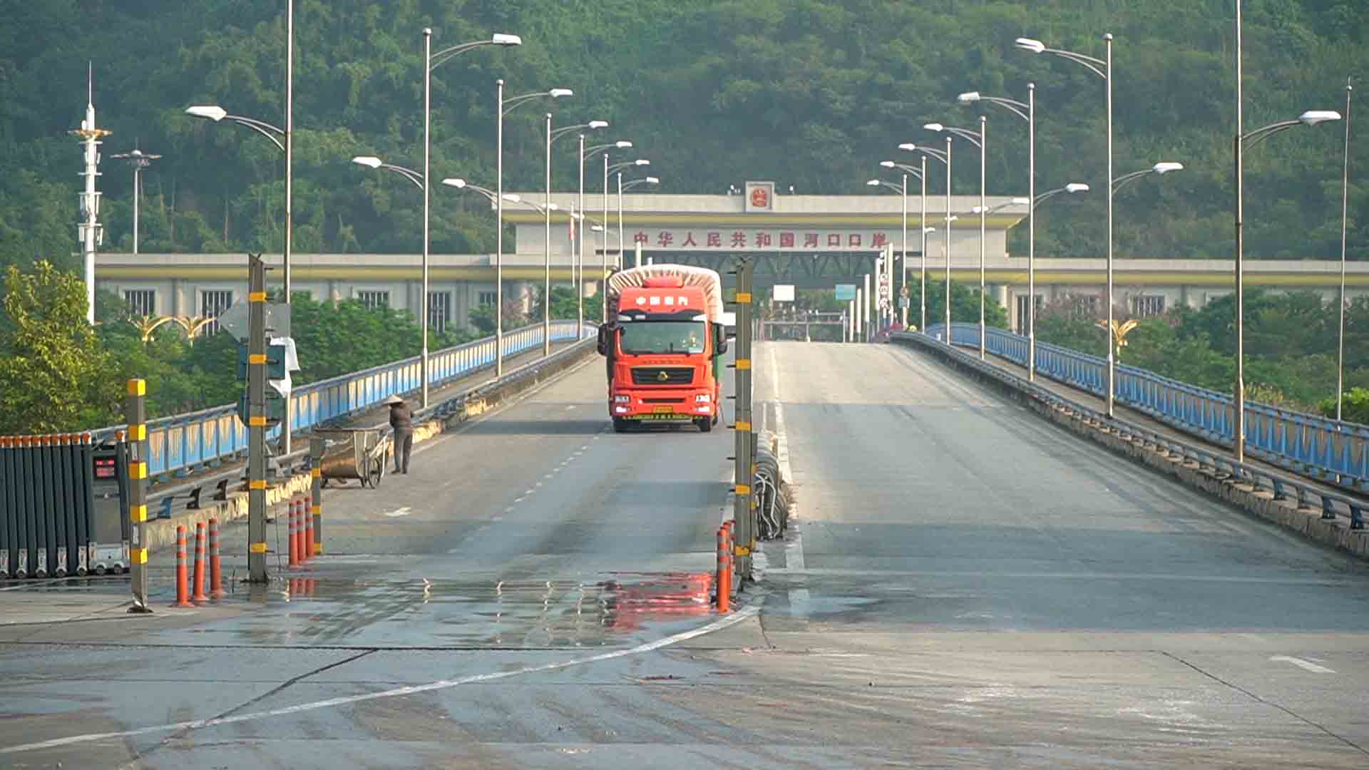 Lao Cai: Operating 5 lanes to boost customs clearance