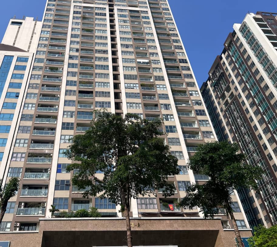 Young people find it difficult to buy houses in Hanoi because real estate prices are increasing. Photo: Hoai Lan