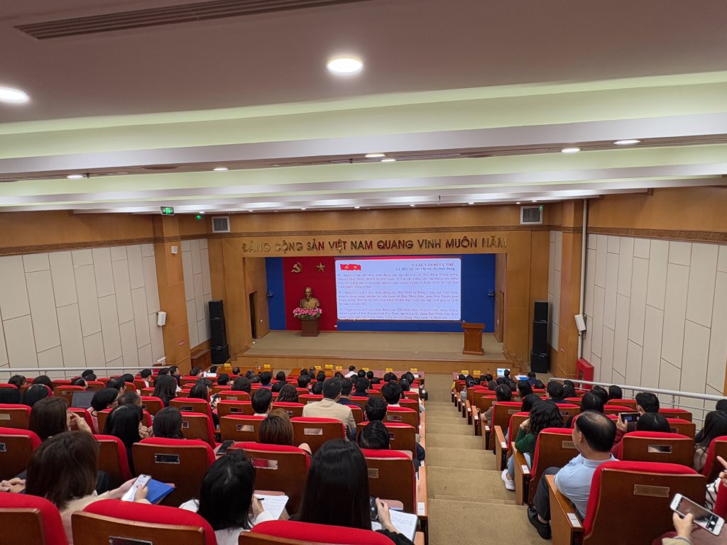 Delegates attending the conference at the Vietnam General Confederation of Labor bridge. Photo: Bao Han