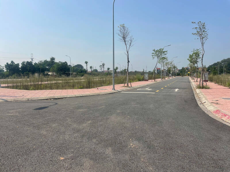 Land prices in many suburban districts of Hanoi are showing signs of sudden increases. Photo: Thu Giang