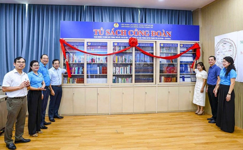 The Trade Union Bookcase model was launched at Tan Phat Equipment Technology Joint Stock Company. Photo: Trade Union
