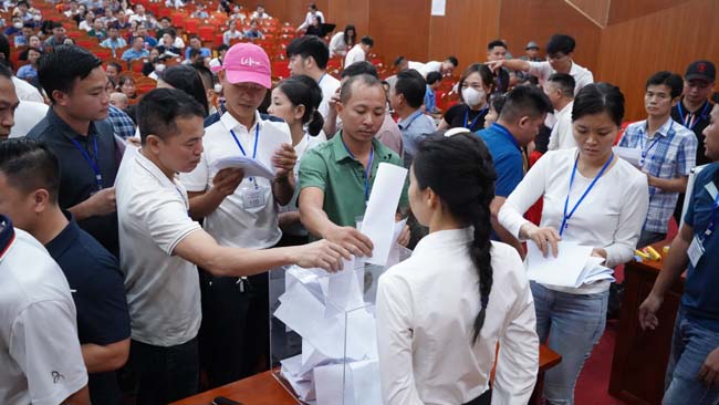 Phiên đấu giá đã thu hút 313 khách hàng với 1.314 hồ sơ tham gia đấu giá. Ảnh: Cổng Thông tin điện tử huyện Thạch Thất.