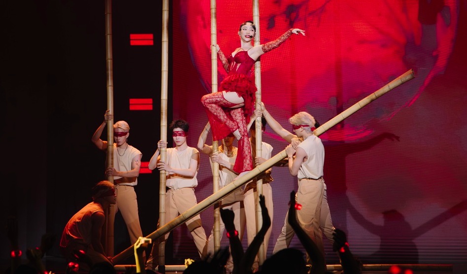 Toc Tien's performance at "Sister Who Makes Wave 2024". Photo: Producer.