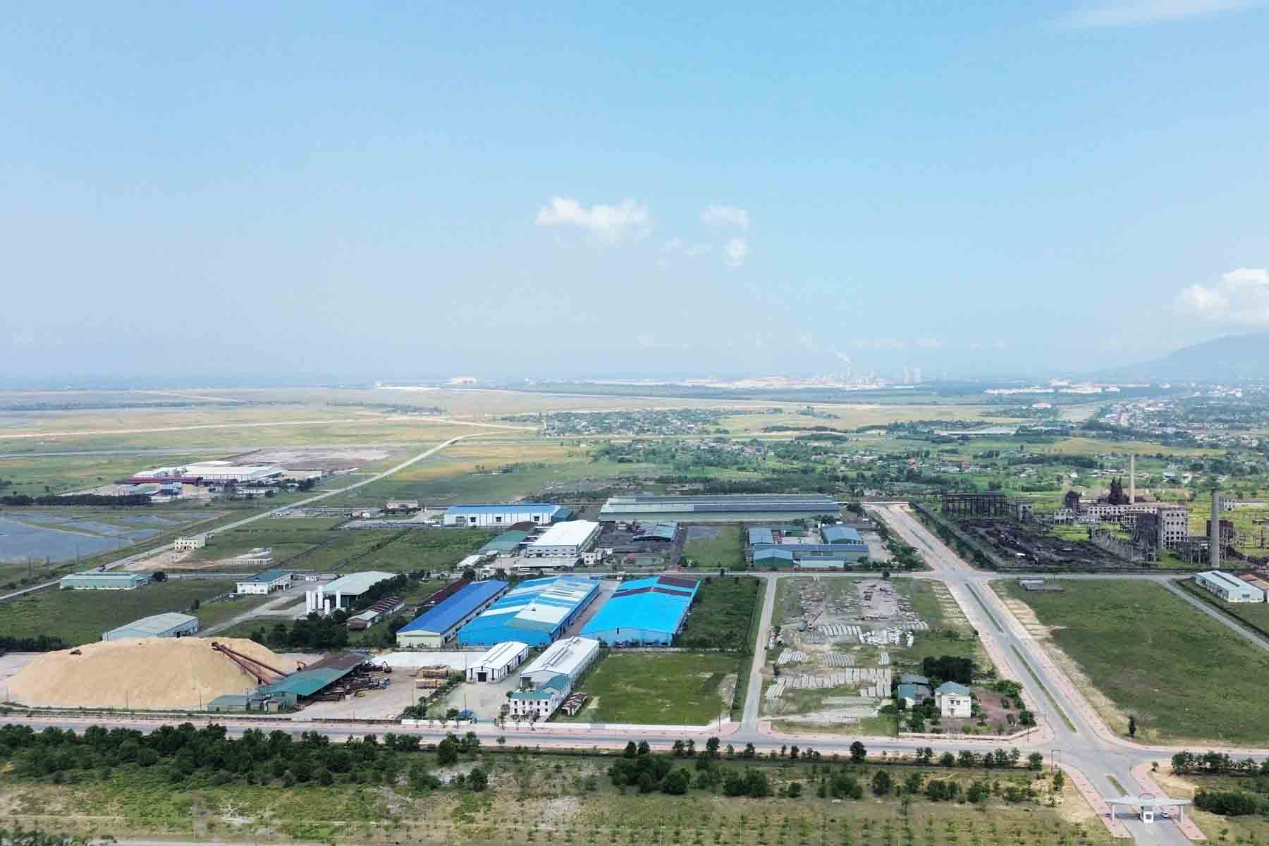A corner of Vung Ang Economic Zone, where the Electric Car Factory Project with a total investment of 7,300 billion VND is about to take place. Photo: Tran Tuan.