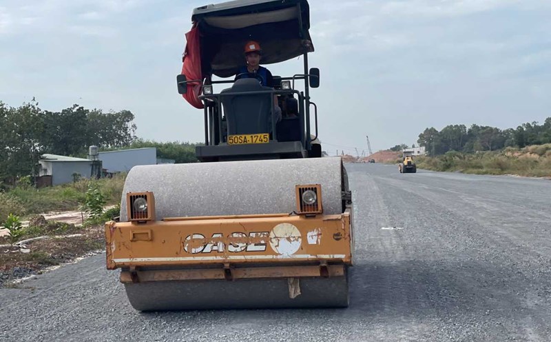 Binh Duong is implementing five major transportation projects passing through the province. Photo: Dinh Trong