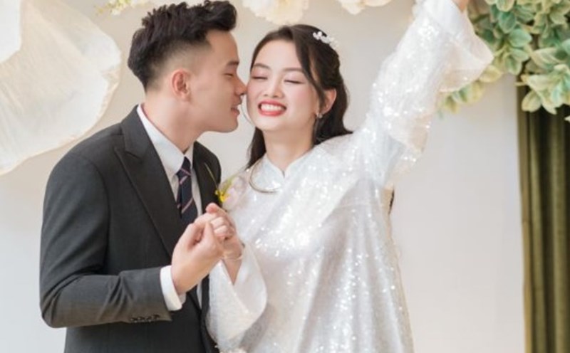 Volleyball player Thu Hoai will get married on December 2. Photo: Character provided
