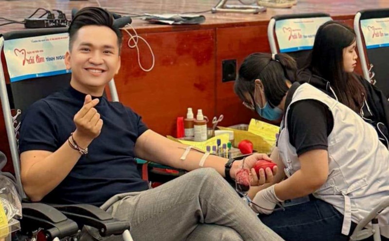 MC Hanh Phuc donates blood at the National Volunteer Day "Volunteer Heart" 2024. Photo: Tran Chien