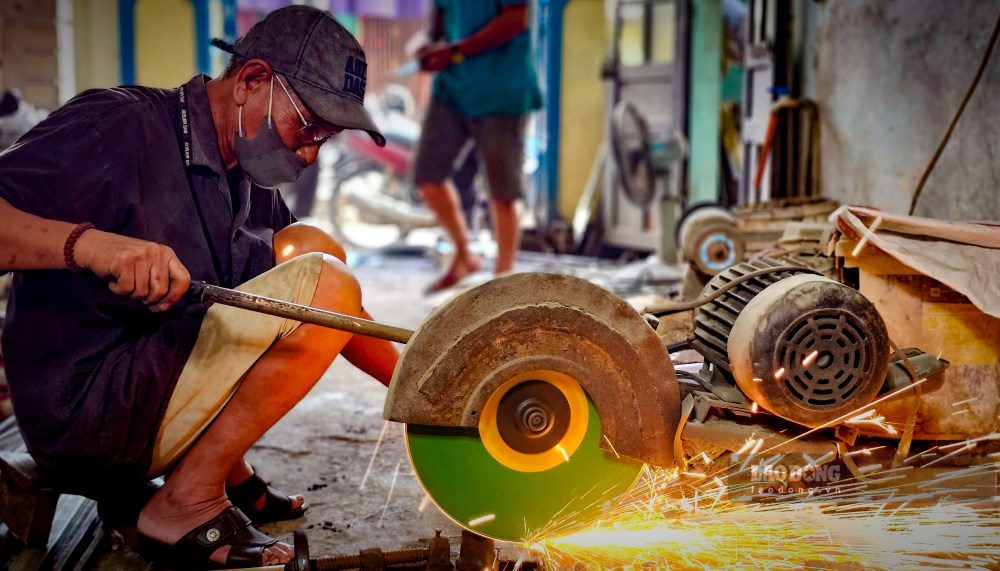 Dong thoi, van dong cac ho dan lam nghe tiep tuc phat trien nghe ren truyen thong von co tai dia phuong; dau tu may moc, thiet bi tien tien nang cao nang luc, quy mo san xuat. Dong thoi van duy tri cach thuc lam truyen thong de duy tri net truyen thong, tinh xao tu ban tay dieu luyen cua nguoi tho ren.