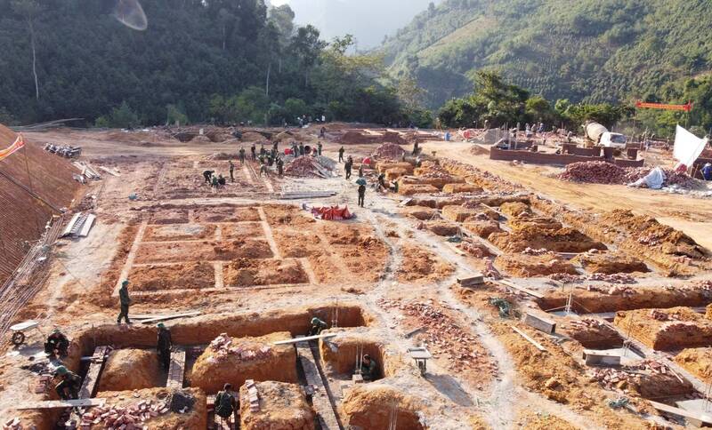 Hinh hai khu tai dinh cu dan lo dien. Anh: Thu Trang