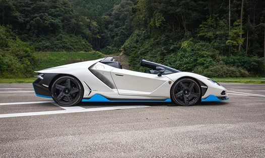 Cận cảnh chiếc Porsche 718 Boxster đang gây chú ý ở TPHCM. Ảnh: Việt Anh