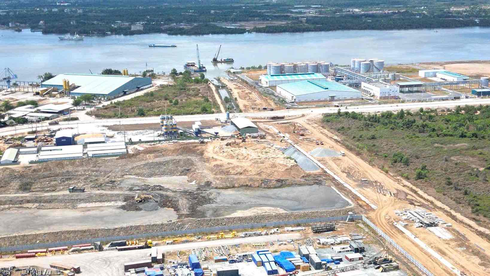 Nhon Trach district inter-port road project connects the boundary of Ong Keo industrial park in Dong Nai. Photo: HAC