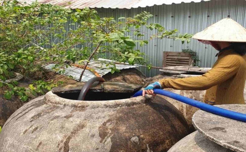 People store water for the dry season in 2024. Photo: Nhat Ho