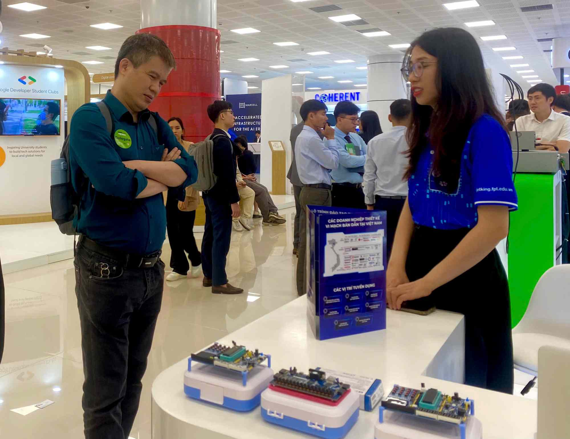 Vietnam needs to "race" against time to train high-quality human resources to meet the needs of the domestic and international semiconductor industry. Photo: Tuyet Lan