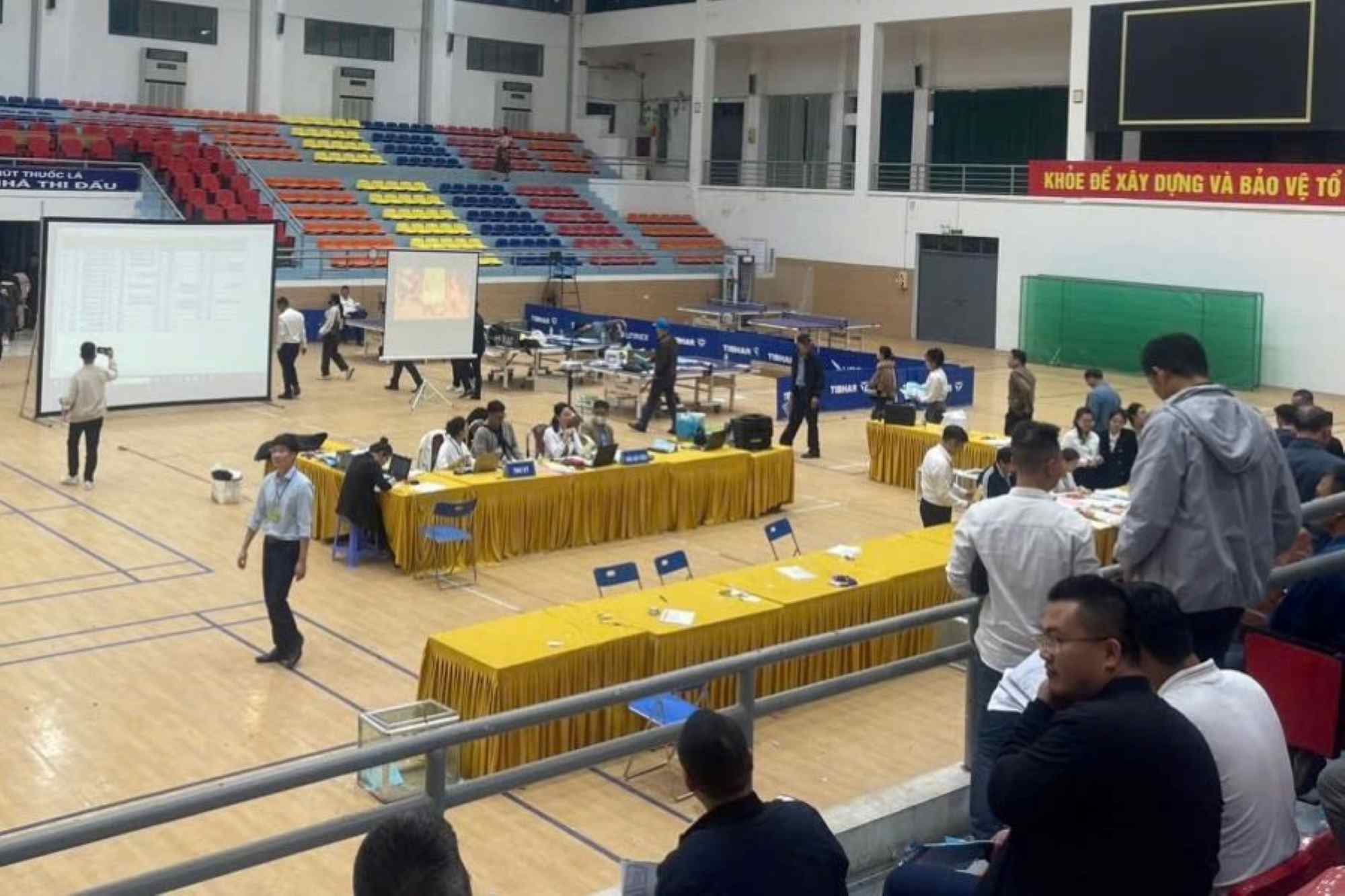 Auction of 58 plots of land in Dong Lai village, Quang Tien commune, Soc Son district (Hanoi) on November 29. Photo: Linh Trang