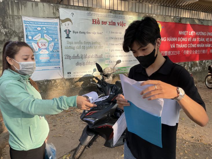 In 2024, businesses in Binh Duong need to recruit over 75,000 workers. Photo: Dinh Trong