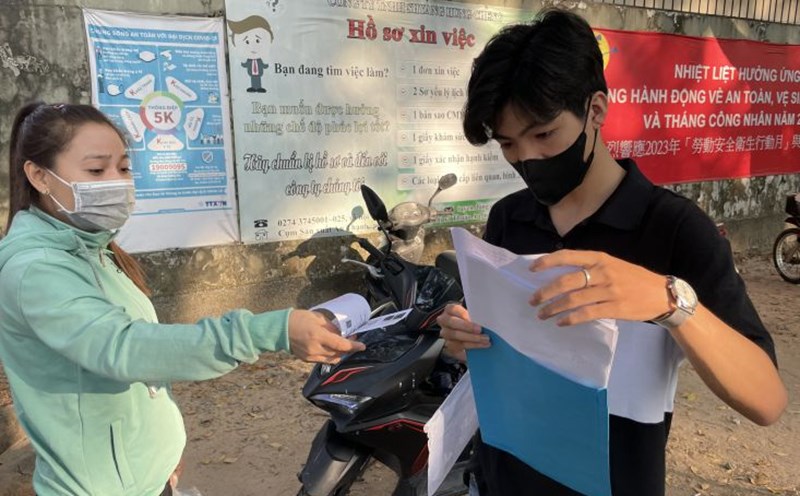 In 2024, businesses in Binh Duong need to recruit over 75,000 workers. Photo: Dinh Trong