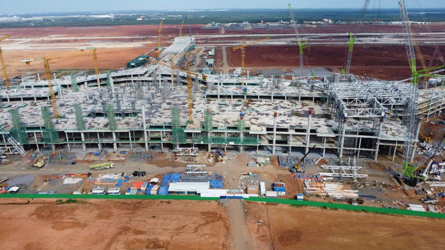 The Long Thanh International Airport project is one of the major projects discussed at the 8th Session of the 15th National Assembly. In the photo: Construction of the Long Thanh International Airport terminal. Photo: Ha Anh Chien