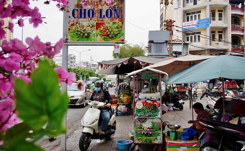 The largest betel and areca nut street in Ho Chi Minh City is deserted during the year-end wedding season