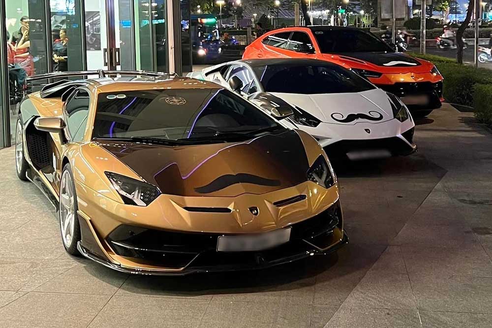 A fleet of Lamborghini supercars worth over 100 billion VND gathered in Ho Chi Minh City. Photo: Tu Luong