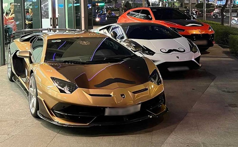 A fleet of Lamborghini supercars worth over 100 billion VND gathered in Ho Chi Minh City. Photo: Tu Luong