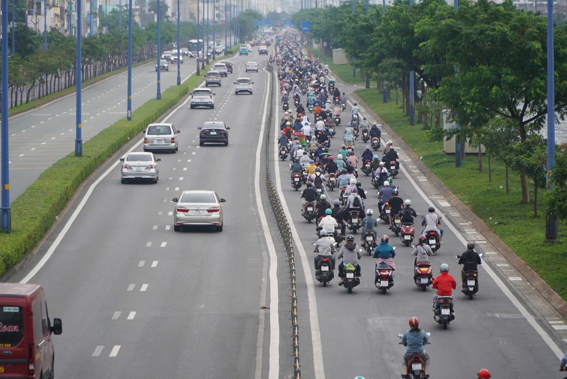 Vo Van Kiet Street after the removal of the median strip in the motorbike lane. Photo: Nguyen Chan