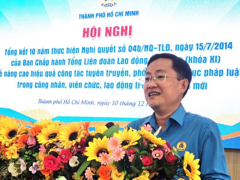 Mr. Phung Thai Quang - Vice President of Ho Chi Minh City Labor Federation - gave a speech at the conference. Photo: Nam Duong