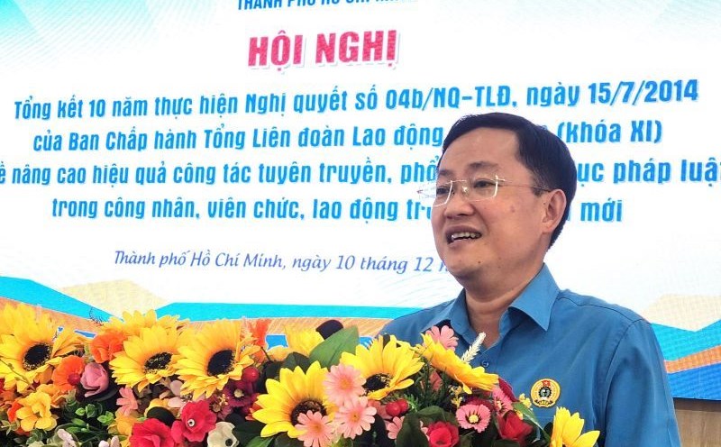 Mr. Phung Thai Quang - Vice President of Ho Chi Minh City Labor Federation - gave a speech at the conference. Photo: Nam Duong