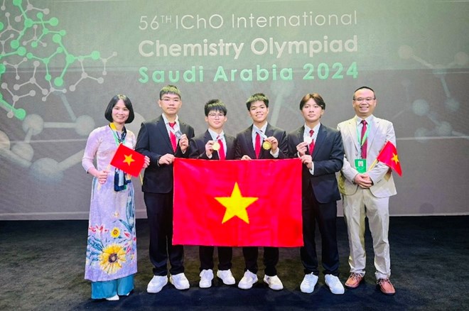 Hanoi students who won international Olympic prizes were awarded 250 million VND. Illustrative photo: Ministry of Education and Training
