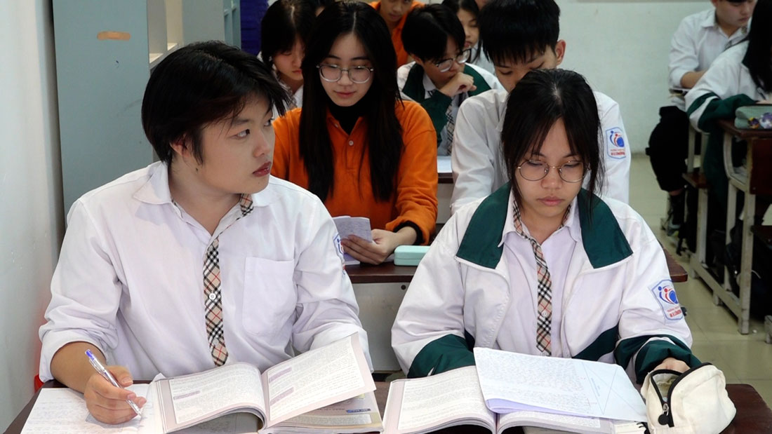 New high school graduation exam literature questions "turn" students into writers