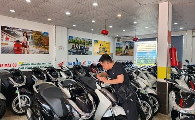 Vehicle license plates that are not in the owner's name will still be transferred according to new regulations. Photo: Minh Hanh